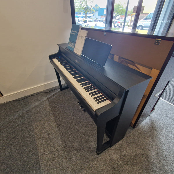 Secondhand Yamaha CLP845B Clavinova Digital Piano Black Walnut | Preston Store