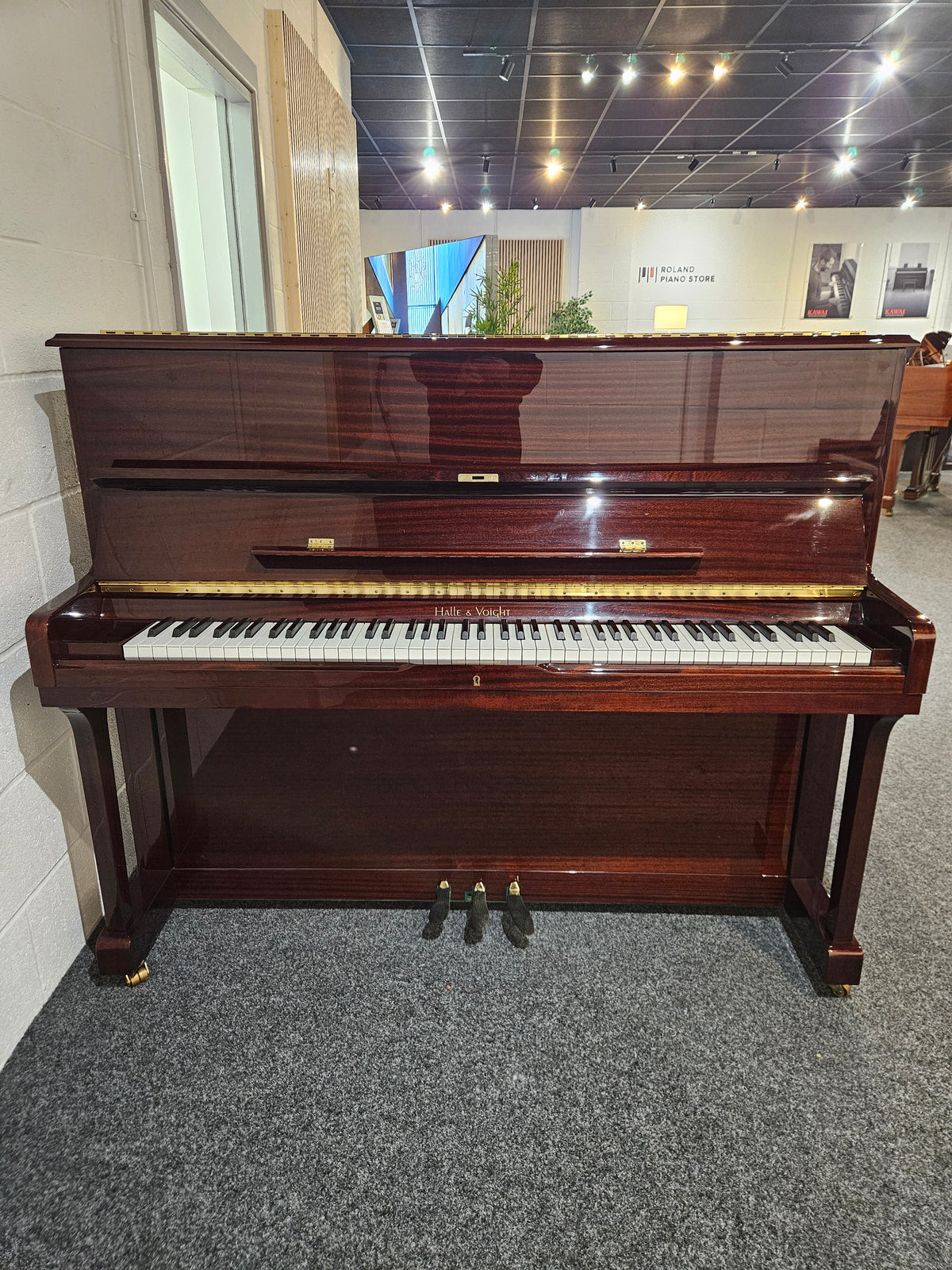 Secondhand Halle & Voight HV122 Acoustic Upright Piano Polished Mahogany