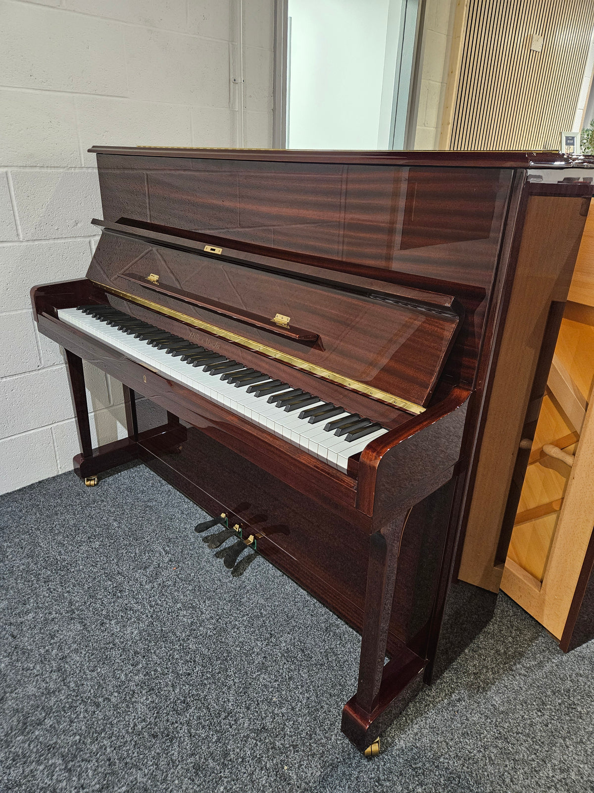 Secondhand Halle & Voight HV122 Acoustic Upright Piano Polished Mahogany