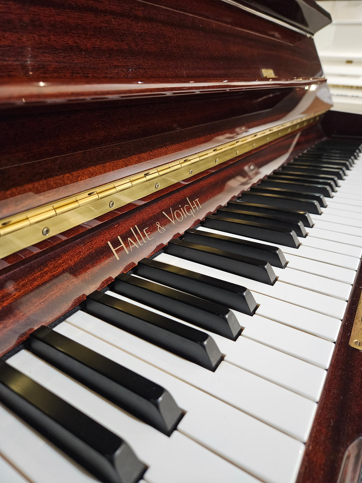 Secondhand Halle & Voight HV122 Acoustic Upright Piano Polished Mahogany