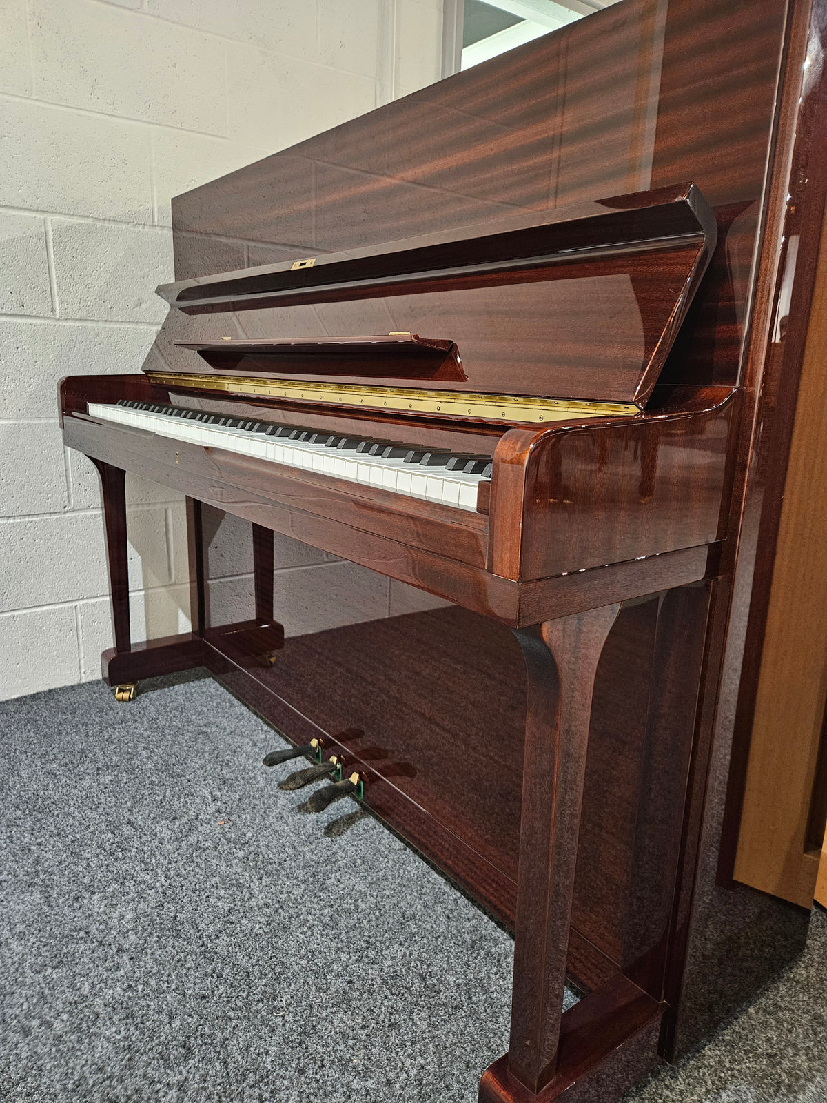 Secondhand Halle & Voight HV122 Acoustic Upright Piano Polished Mahogany