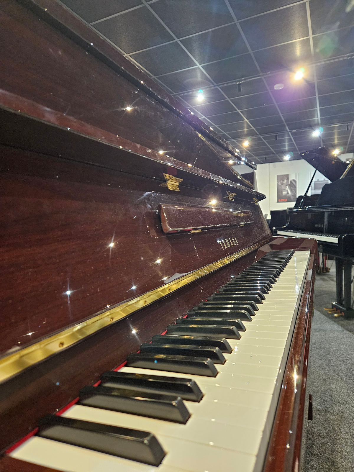 Ex Demo Yamaha B2E Acoustic Upright Piano Polished Mahogany