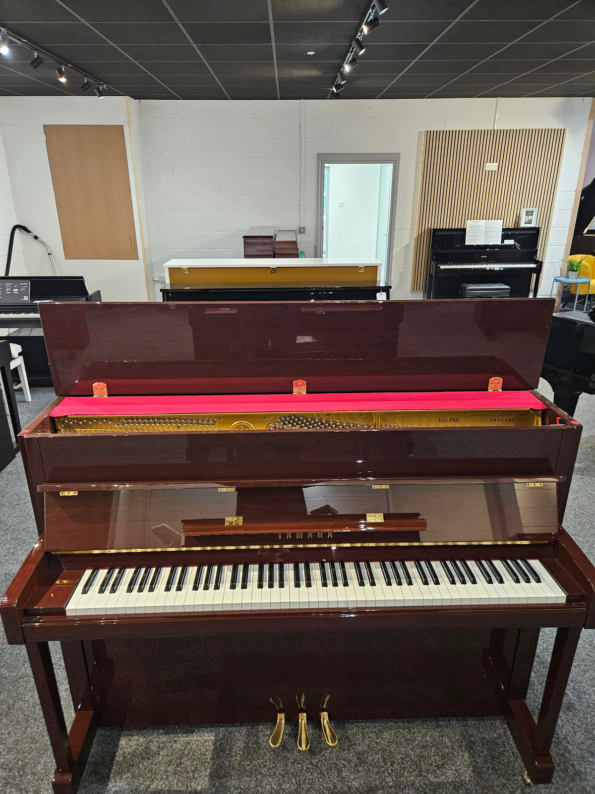 Ex Demo Yamaha B2E Acoustic Upright Piano Polished Mahogany