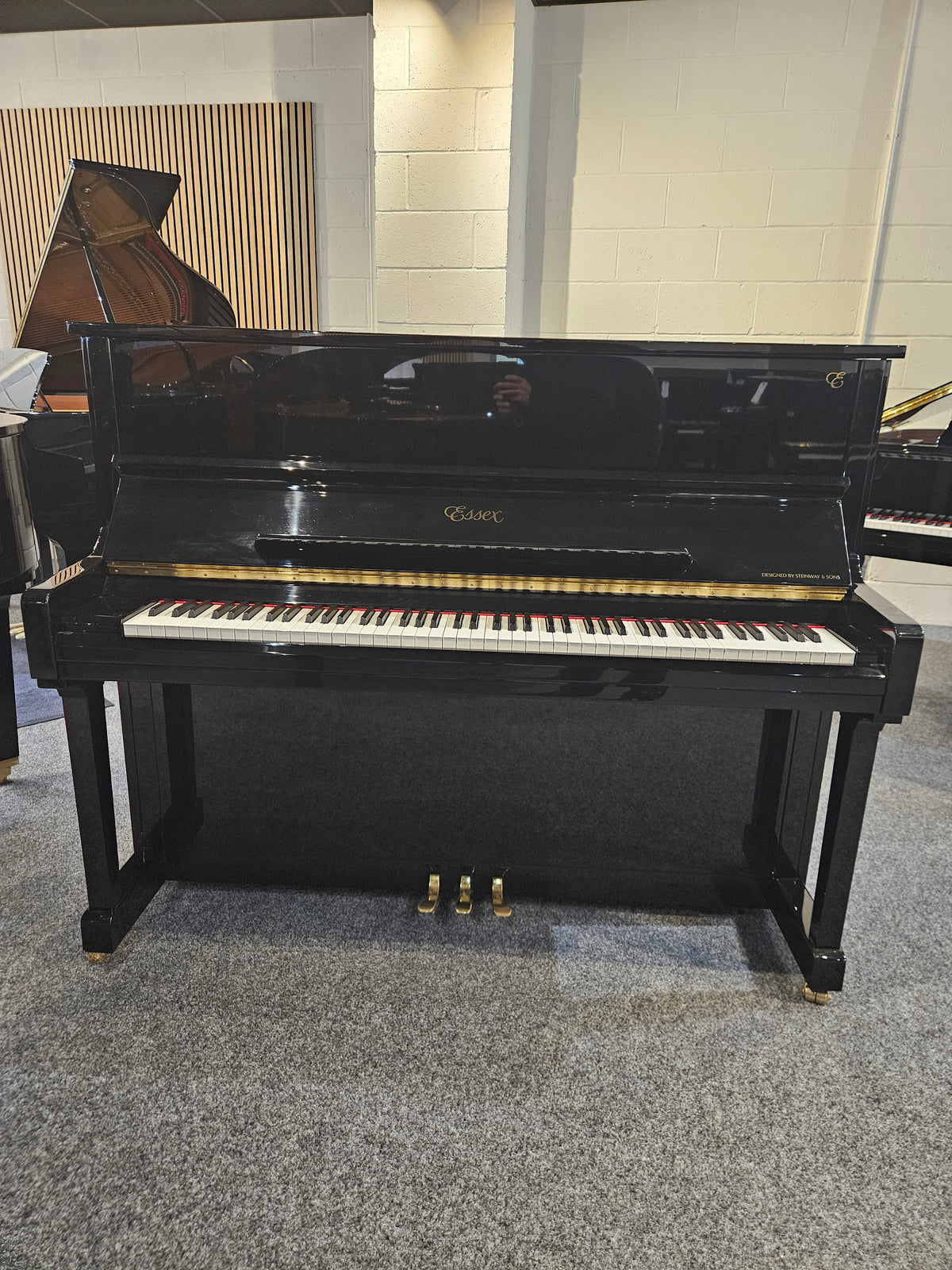Ex-Lease Essex EUP-123 Acoustic Upright Piano Polished Ebony
