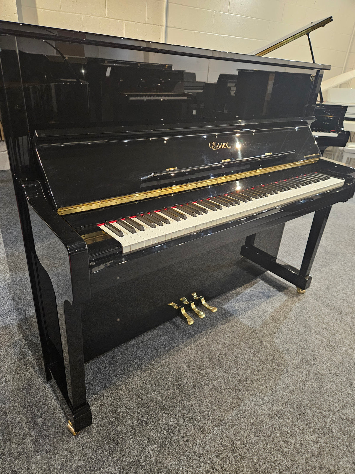 Ex-Lease Essex EUP-123 Acoustic Upright Piano Polished Ebony