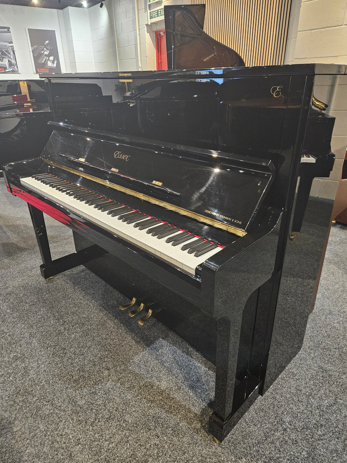 Ex-Lease Essex EUP-123 Acoustic Upright Piano Polished Ebony