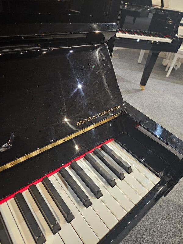 Ex-Lease Essex EUP-123 Acoustic Upright Piano Polished Ebony