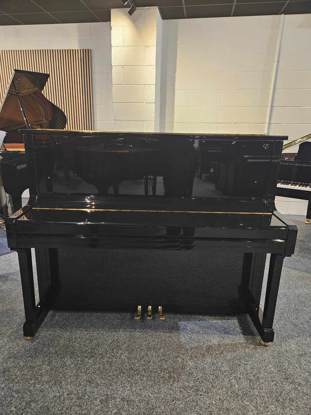 Ex-Lease Essex EUP-123 Acoustic Upright Piano Polished Ebony