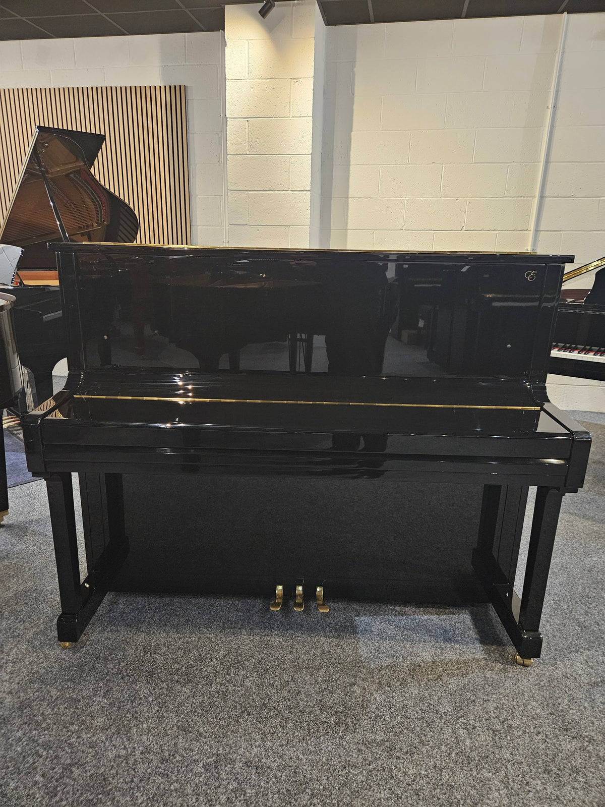 Ex-Lease Essex EUP-123 Acoustic Upright Piano Polished Ebony