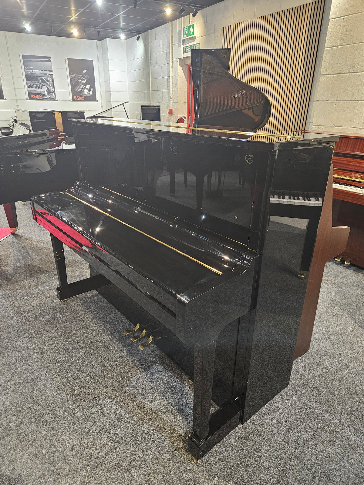 Ex-Lease Essex EUP-123 Acoustic Upright Piano Polished Ebony