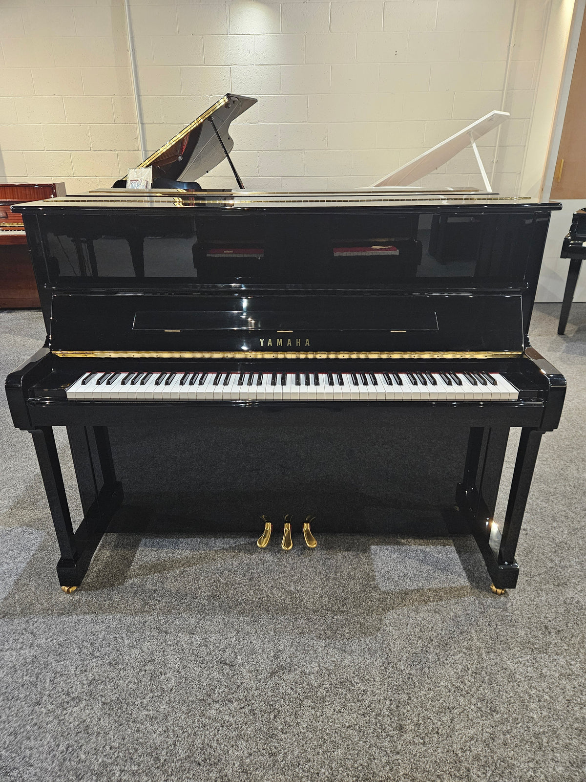 Secondhand Yamaha P121G Upright Acoustic Piano Polished Ebony