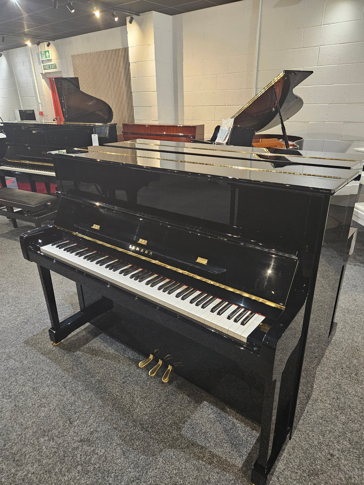 Secondhand Yamaha P121G Upright Acoustic Piano Polished Ebony