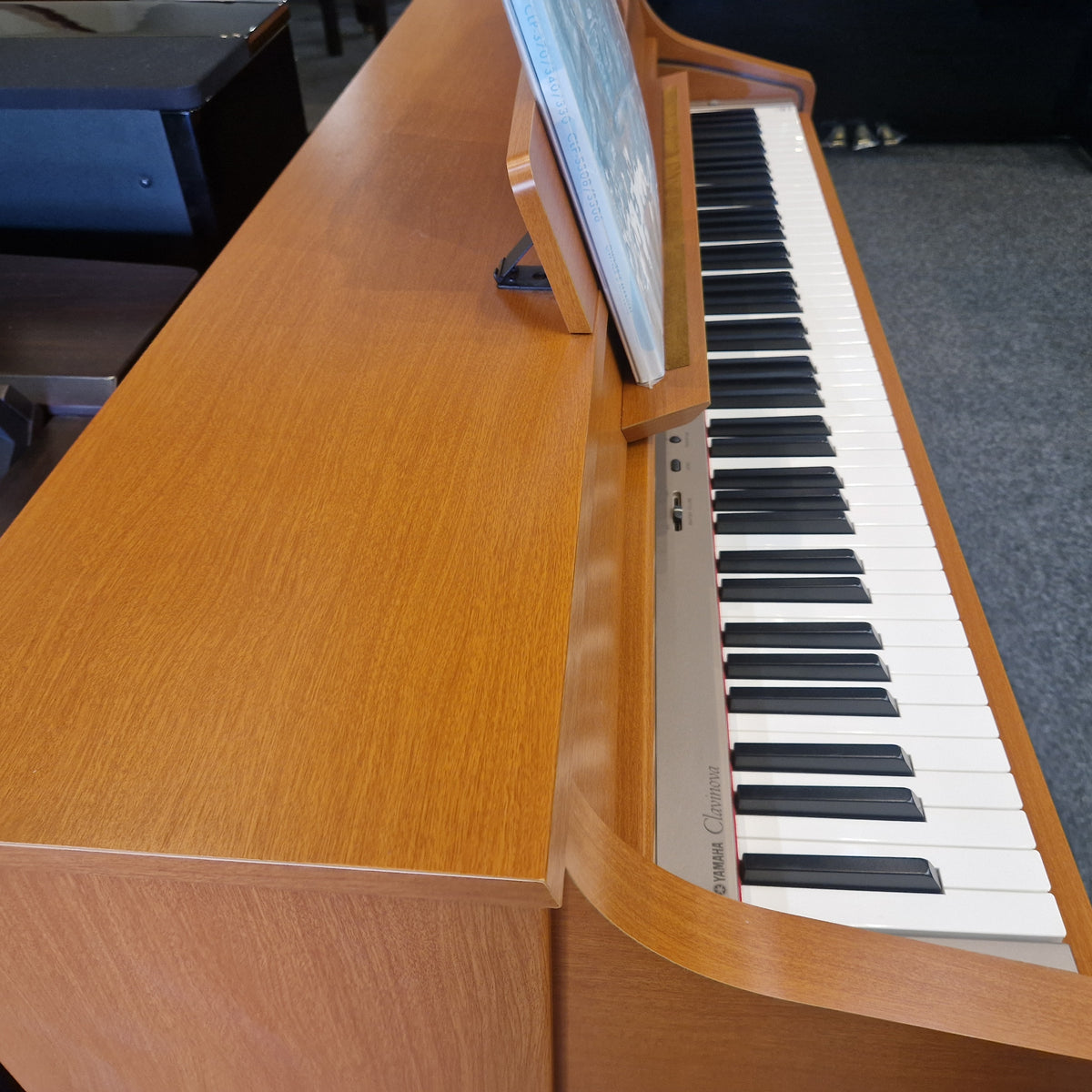 Second Hand Yamaha Clavinova CLP330C Digital Piano Cherry Cabinet