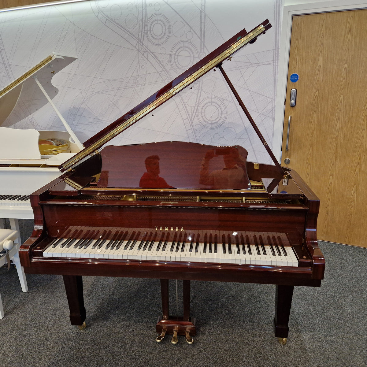 Secondhand Yamaha G1 Baby Grand Piano Polished Mahogany – Made in Japan