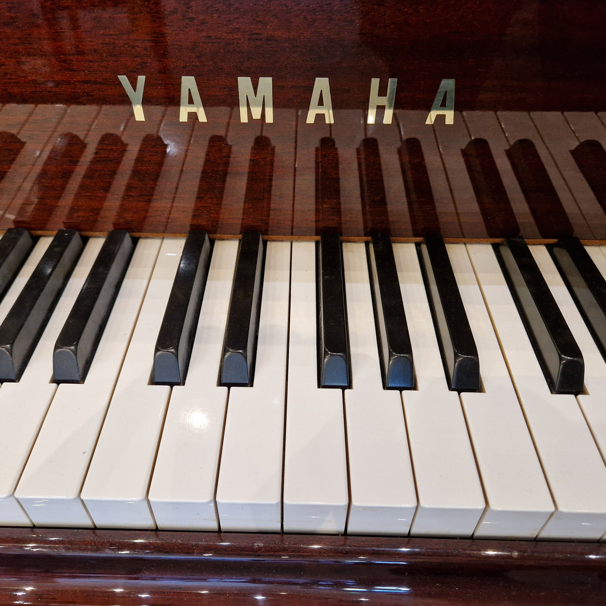 Secondhand Yamaha G1 Baby Grand Piano Polished Mahogany – Made in Japan