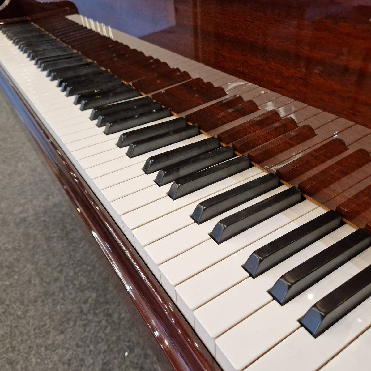 Secondhand Yamaha G1 Baby Grand Piano Polished Mahogany – Made in Japan