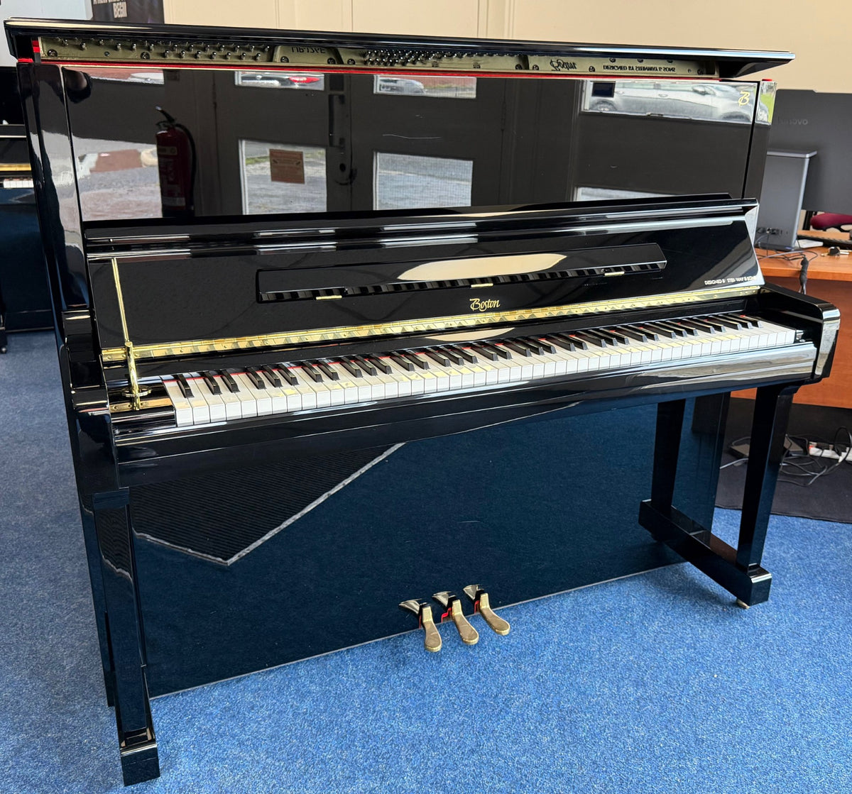 Ex-Lease Boston UP-126 Performance Edition Acoustic Upright Piano Polished Ebony | Bolton Store