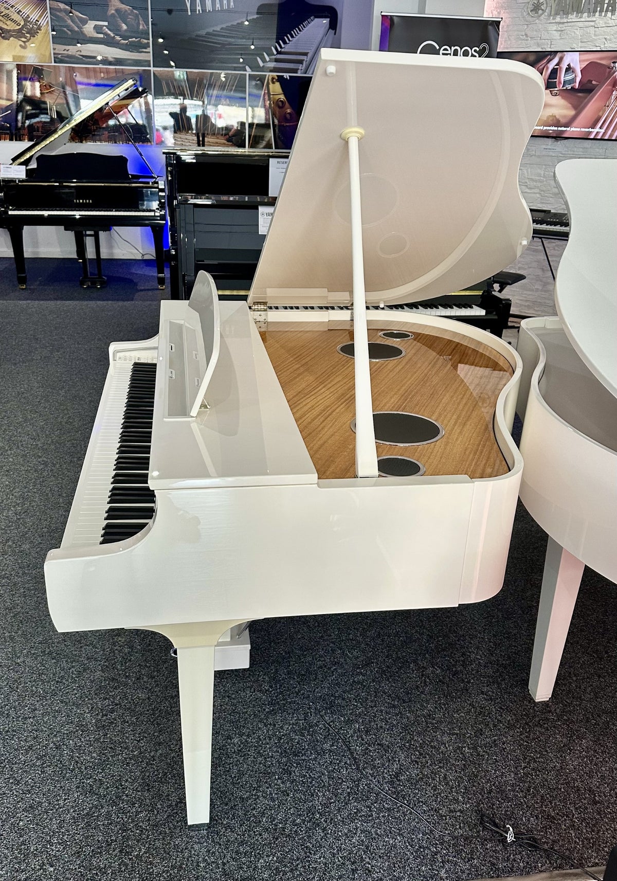 Secondhand Yamaha CLP-695WHGP Digital Piano Polished White