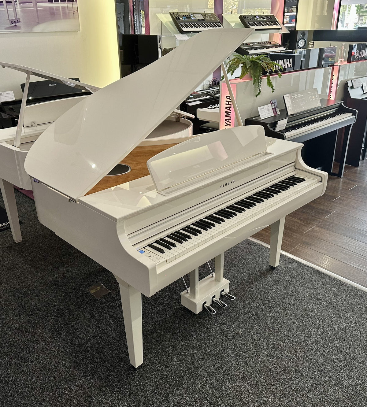 Secondhand Yamaha CLP-695WHGP Digital Piano Polished White