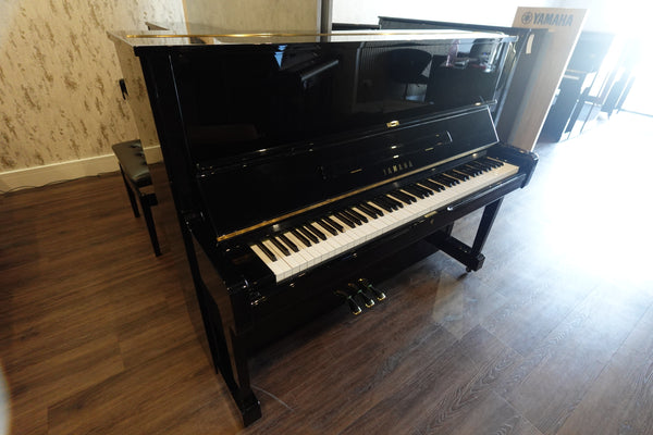 Refurbished Yamaha U1 Upright Acoustic Piano | Polished Ebony | Chester Store