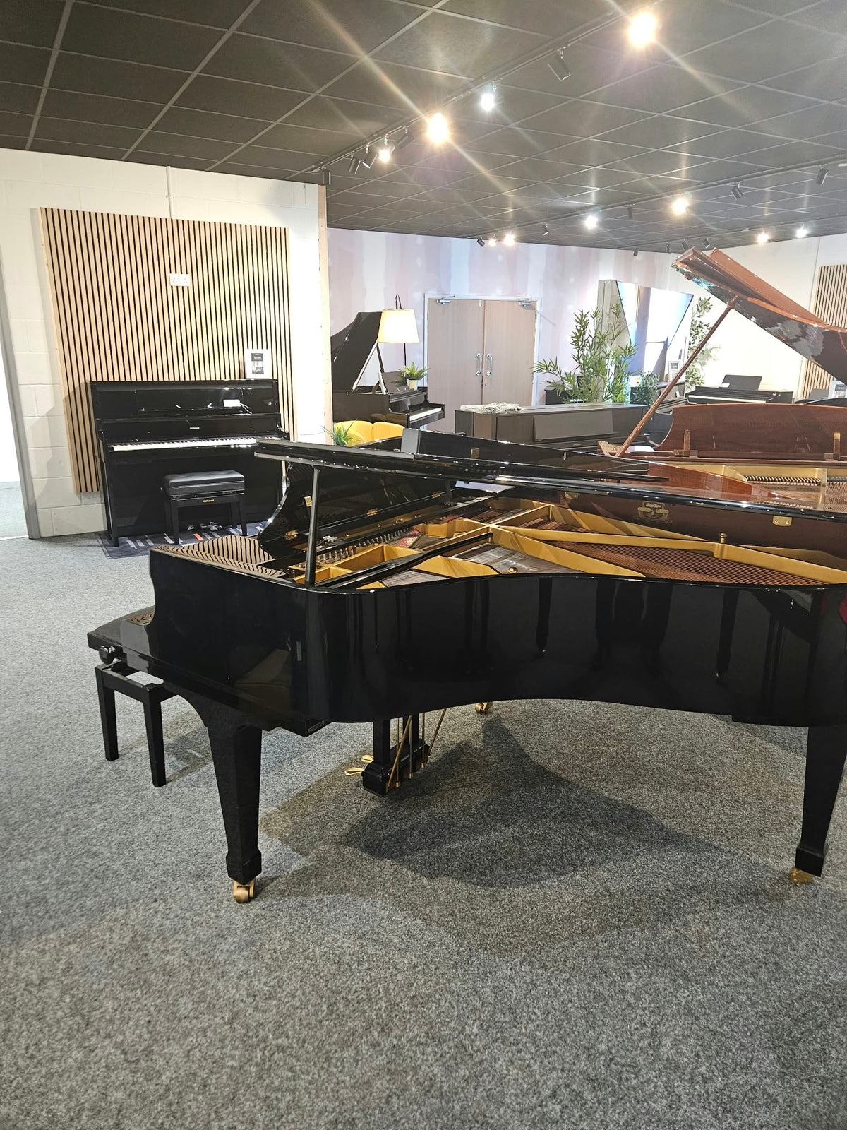 Secondhand Kawai RX2 Acoustic Grand Piano | Polished Ebony | Leeds Store