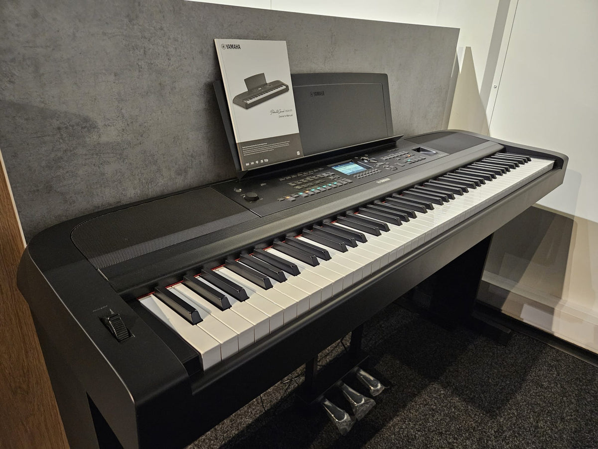 Secondhand Yamaha DGX670 Black Digital Piano