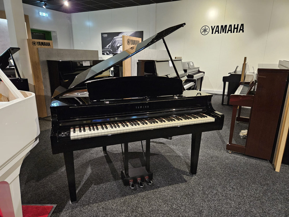 Secondhand Yamaha CLP-695GP Digital Piano Polished Ebony