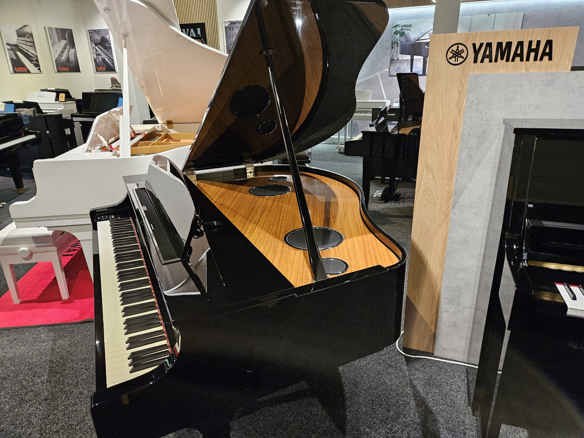 Secondhand Yamaha CLP-695GP Digital Piano Polished Ebony