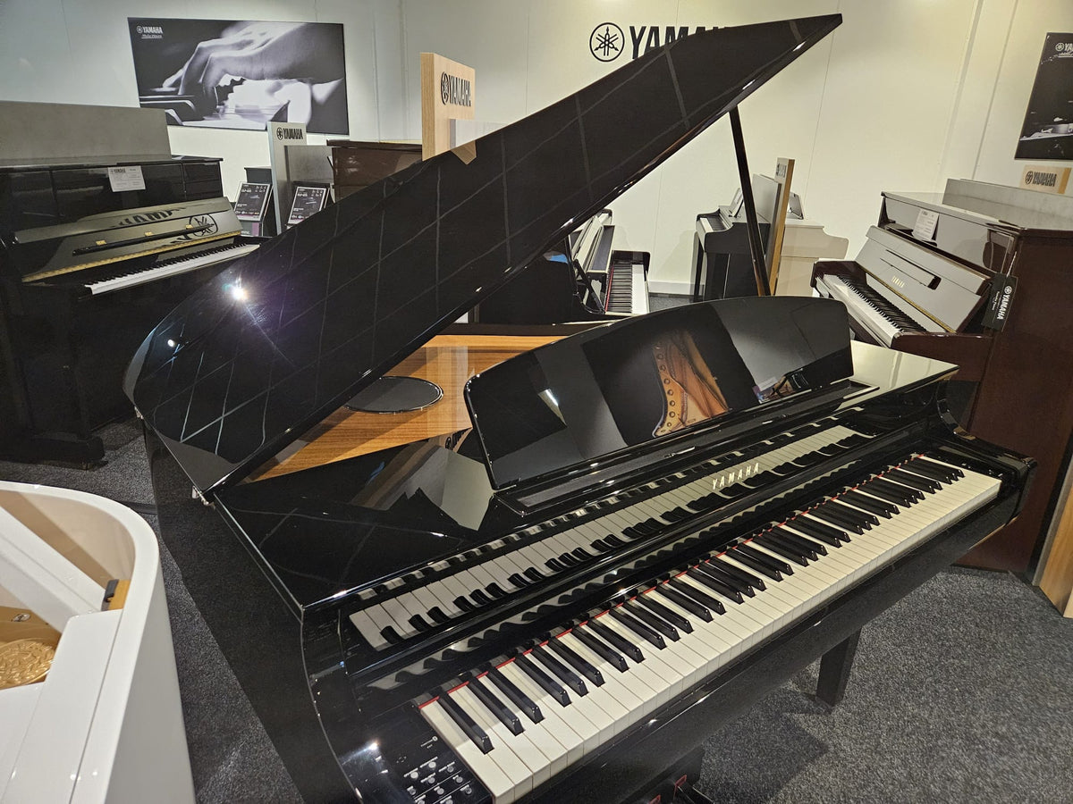 Secondhand Yamaha CLP-695GP Digital Piano Polished Ebony