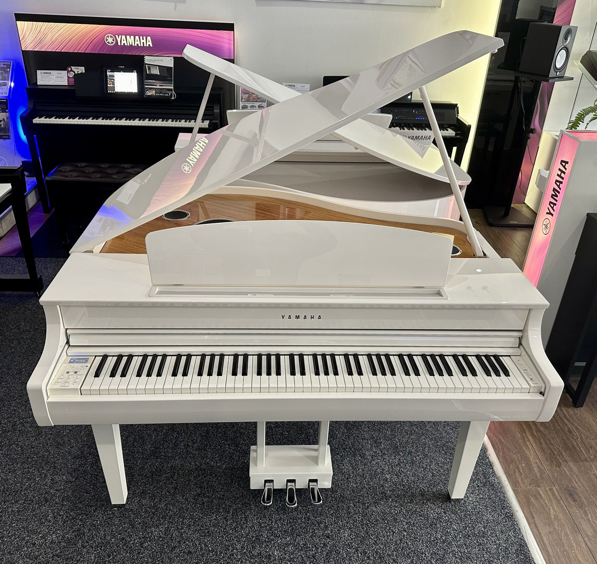 Secondhand Yamaha CLP-695WHGP Digital Piano Polished White
