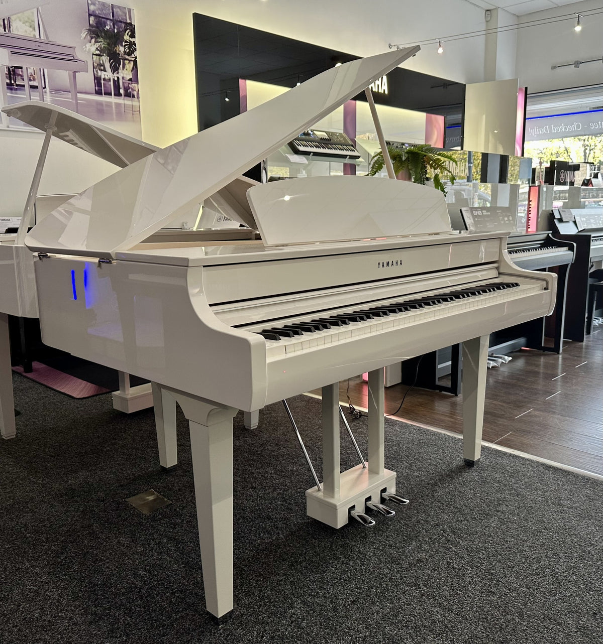 Secondhand Yamaha CLP-695WHGP Digital Piano Polished White